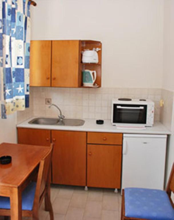 Red Rose Garden Apartment Tsilivi  Room photo